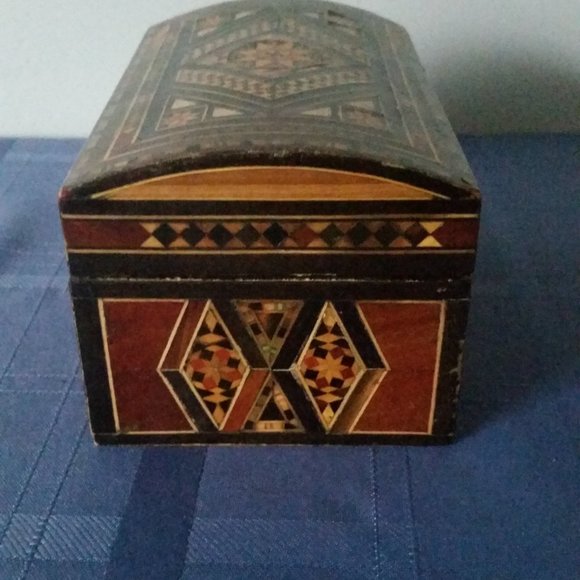 Vintage Wooden Inlaid Box, Jewelry Box, Trinket Box Lined Red - Picture 6 of 10
